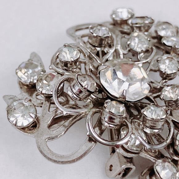 Vintage 1950s Mid Century Silver Tone Rhinestone Layered Floral Brooch Pin - Picture 4 of 9